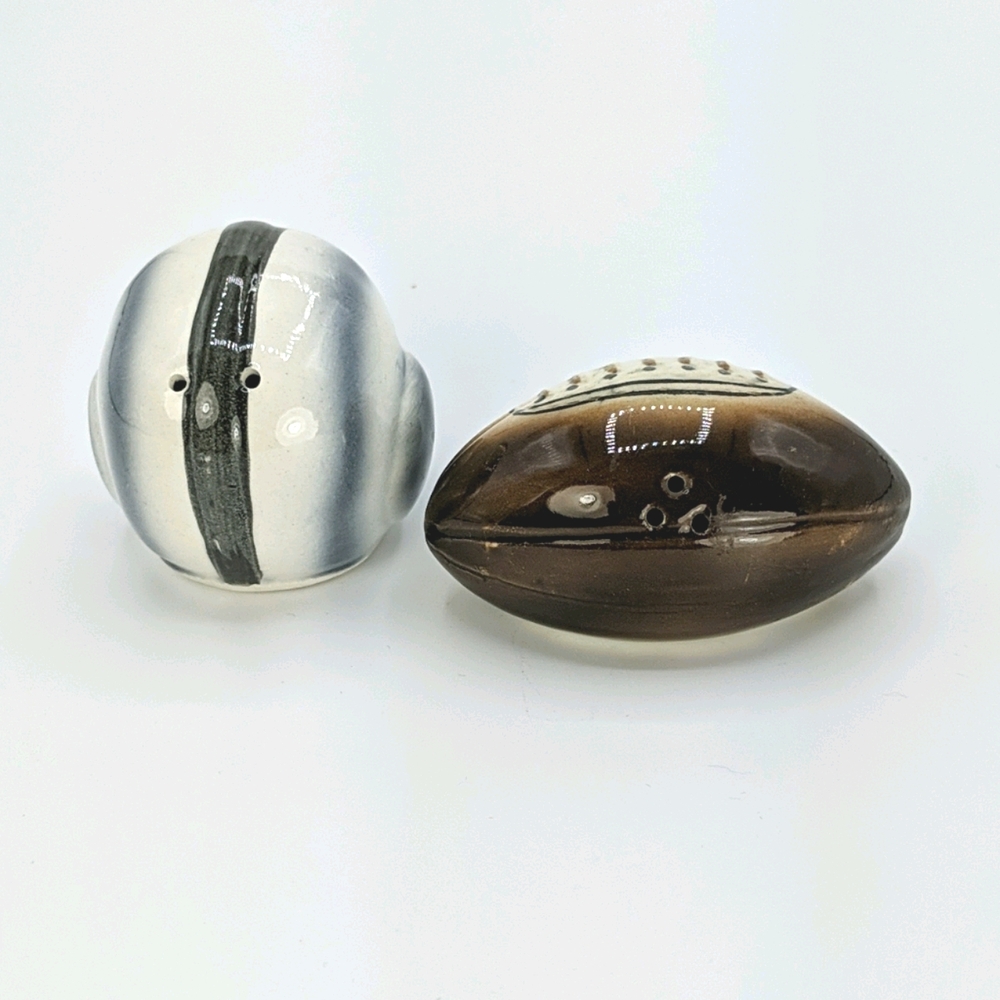 Football and Player w/Helmet S & P Shakers Japan - Picture 3 of 6